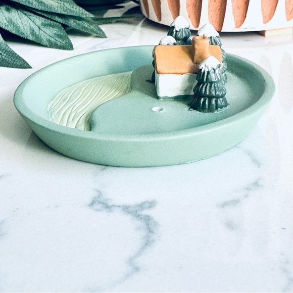 Incense Stick Holder Cottage in the Woods Snowy Resin Figure Statue Miniature - Picture 4 of 11